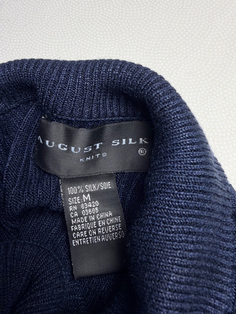August 100% Silk Women’s Navy Ribbed Mock Neck Sweater Long Sleeve Size M - Picture 4 of 6